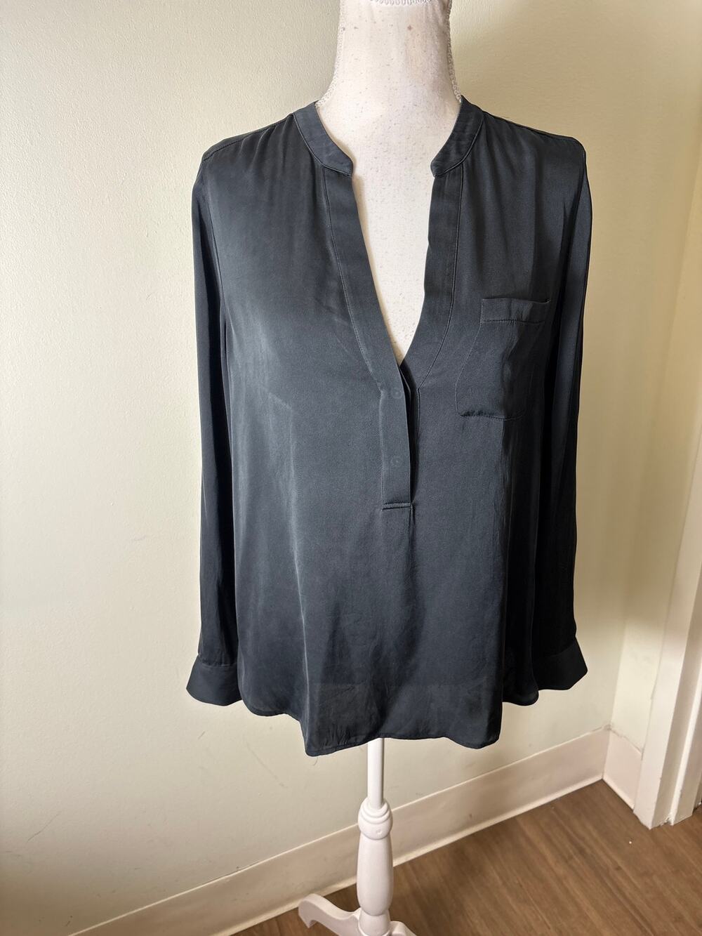 Vince Black Silk Blouse Sz 8